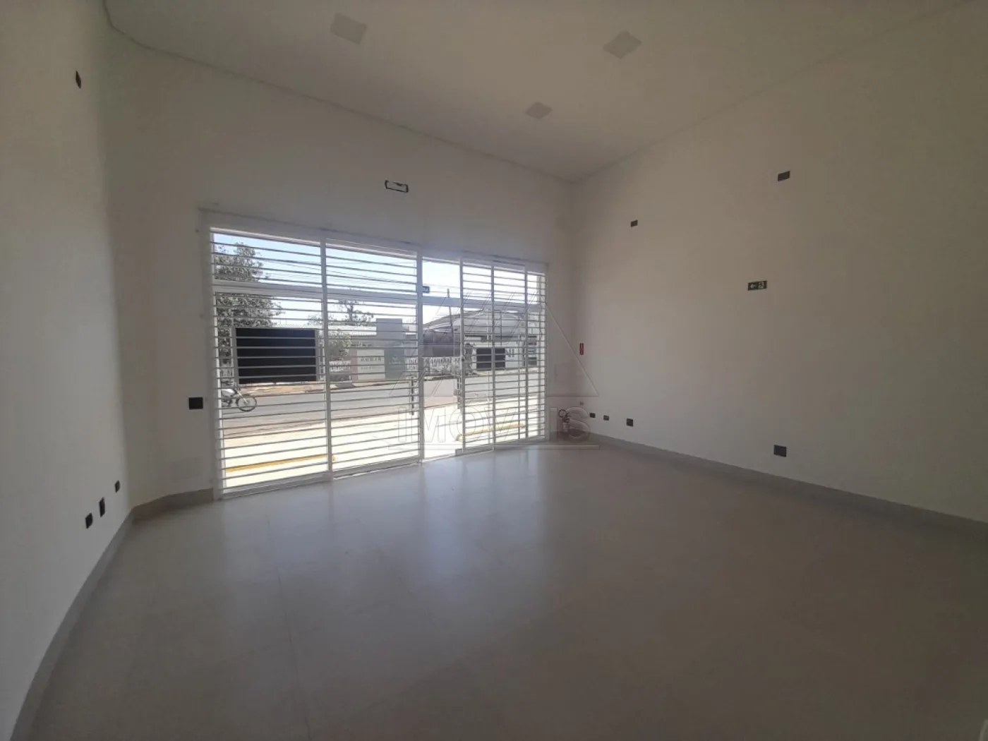 Alugar Comercial / Sala em Santa Bárbara D`Oeste R$ 2.300,00 - Foto 1